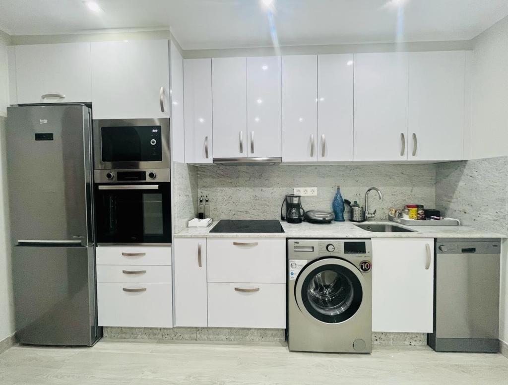 Apartamento Adosado Con Terraza En Playa America, Nigrán Exteriör bild