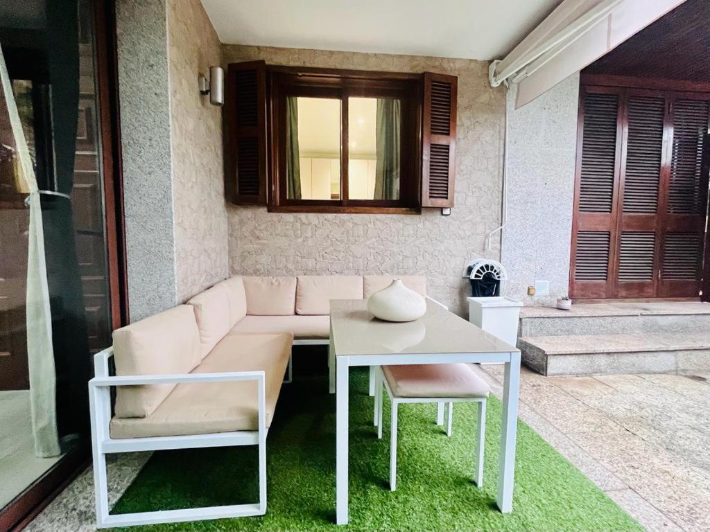 Apartamento Adosado Con Terraza En Playa America, Nigrán Exteriör bild