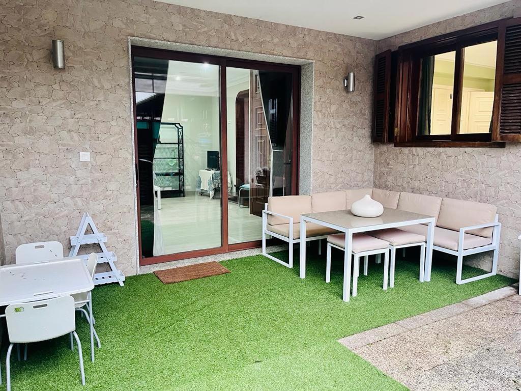 Apartamento Adosado Con Terraza En Playa America, Nigrán Exteriör bild